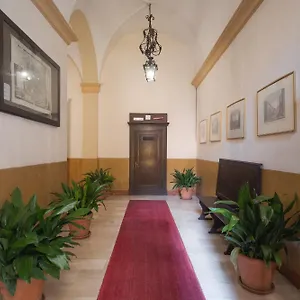 https://lussuoso-appartamento-nel-cuore-del-centro-storico.emilia-romagnahotels.net