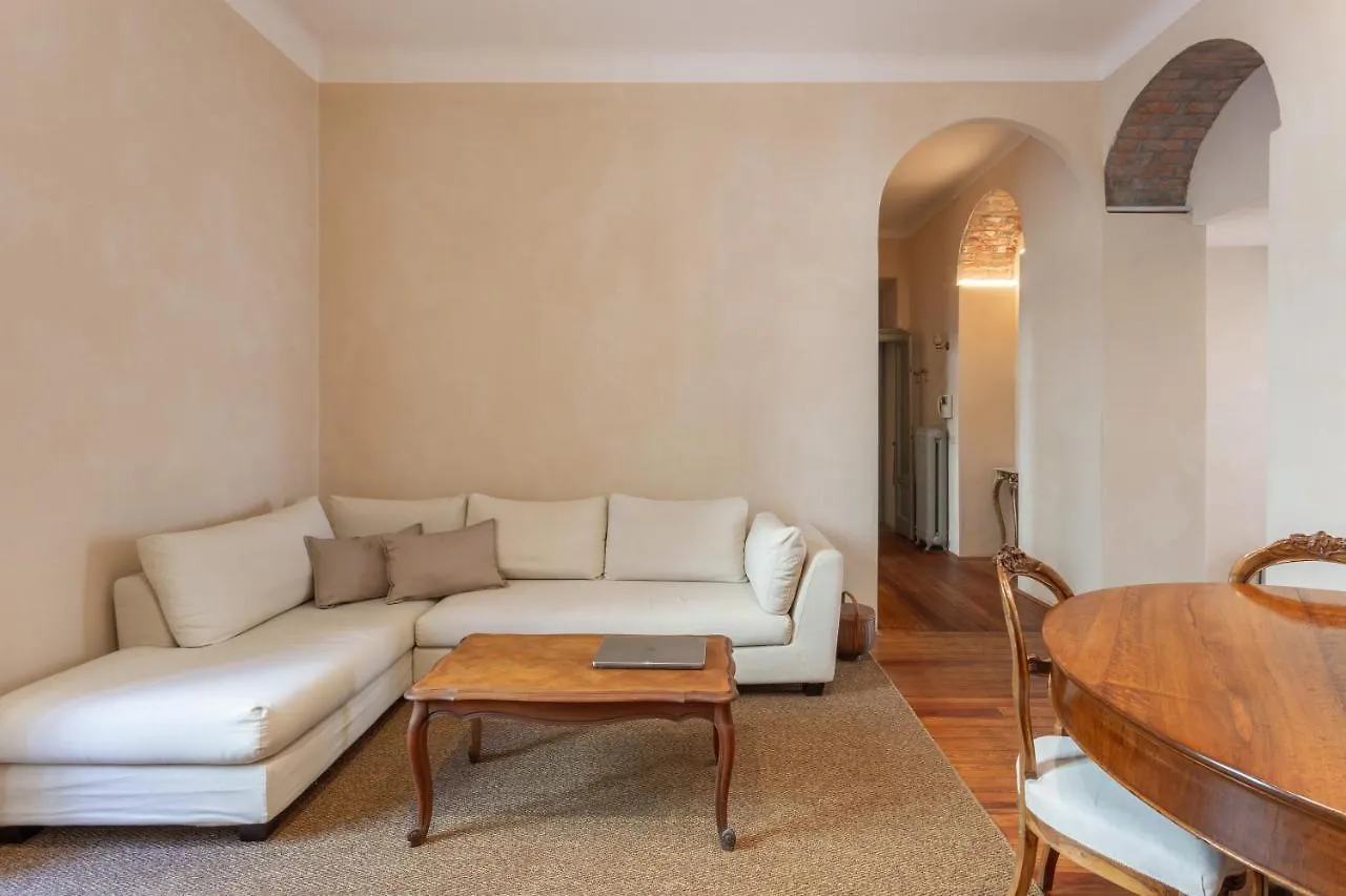 Suite Cavour By Icasamia It Varese Apartment